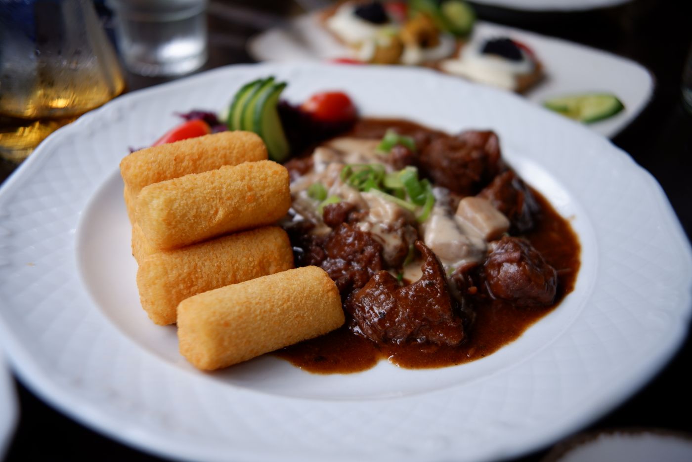 Croquetas de cochinillo y manzana