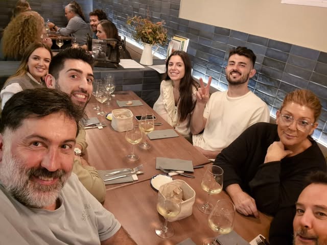 Clientes cenando en El 46
